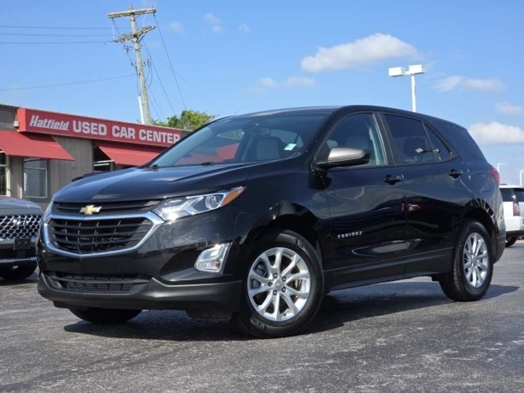 2020 Chevrolet Equinox Ls - Image 2
