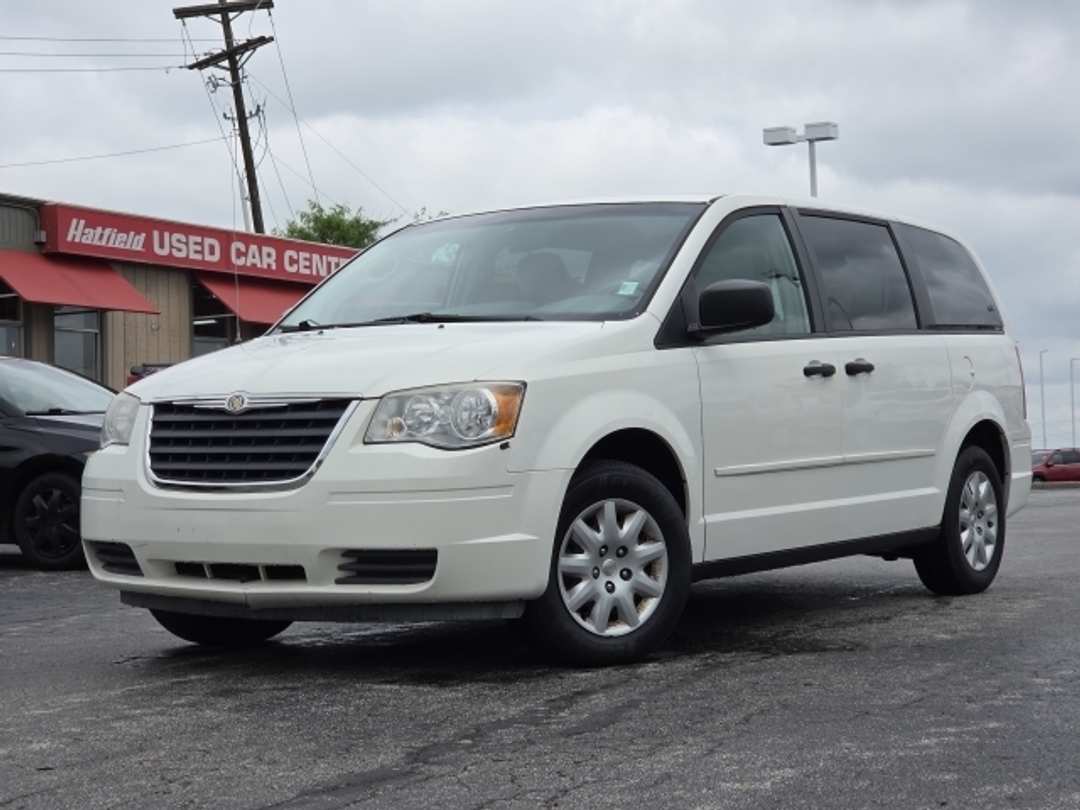 2008 Chrysler Town & Country Lx - Image 2