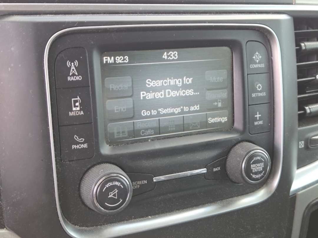 2019 Ram 1500 Classic Slt Crew 5'7" Box - Image 3