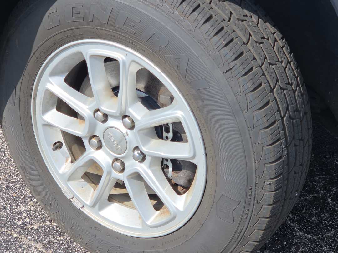 2020 Jeep Grand Cherokee Laredo E - Image 3